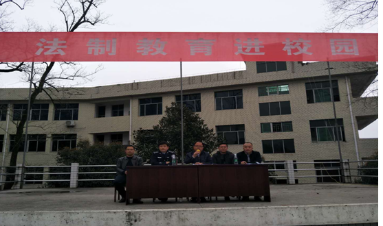 我校开展”珍惜青春年华    远离违法犯罪“法制教育