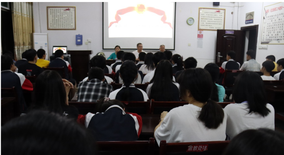 新邵二中举办新团员入团仪式